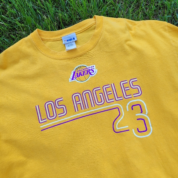 Mens yellow Lakers 23 LeBron James Tee Shirt Large - Picture 4 of 6